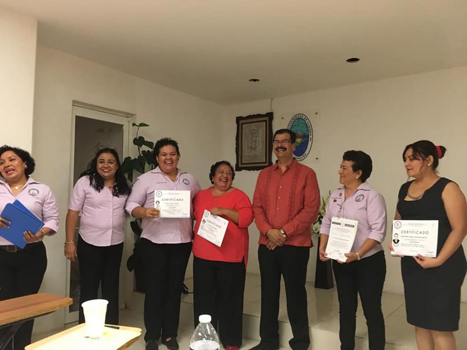 Entrega de Constancias de Certificación, Recertificación y Premio a la Lealtad ADM